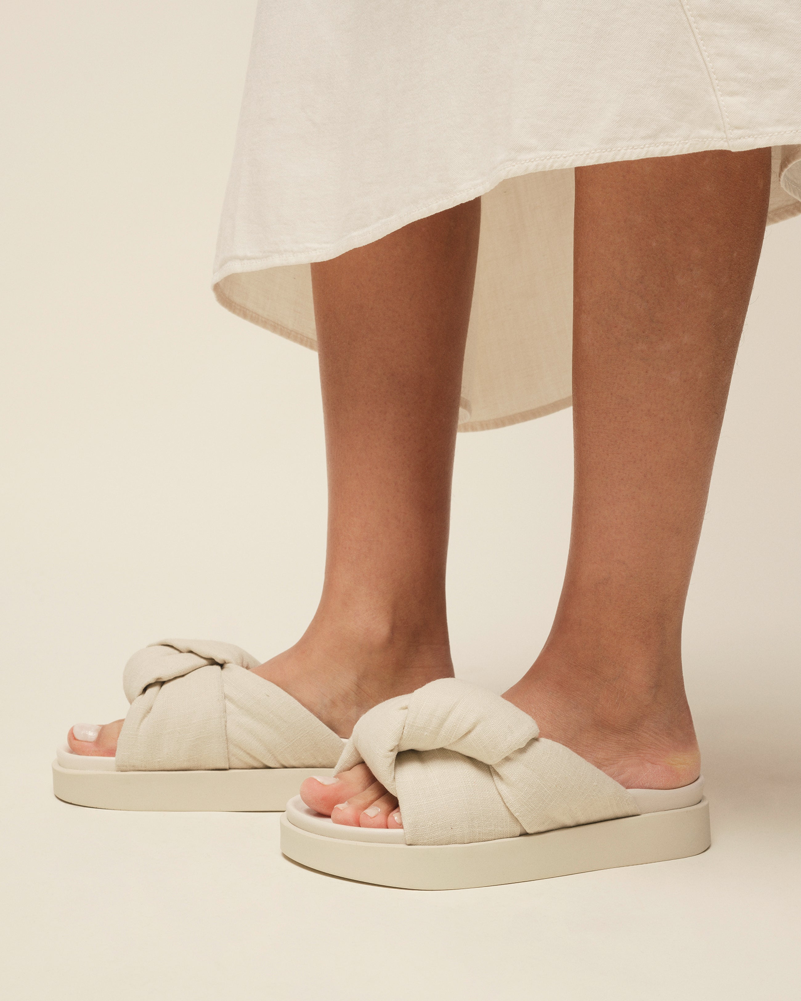 Oversized Linen Knot