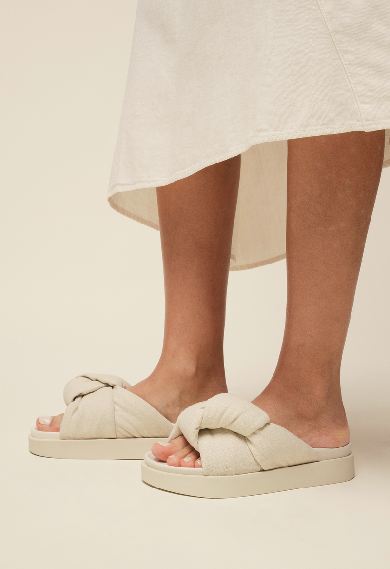 Oversized Linen Knot